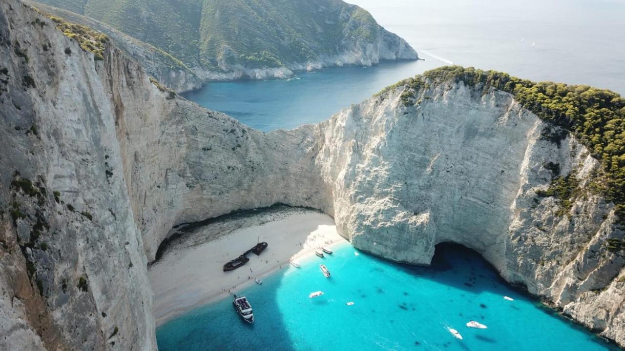 Villa Antonis Deluxe Apartments 阿莫迪 外观 照片