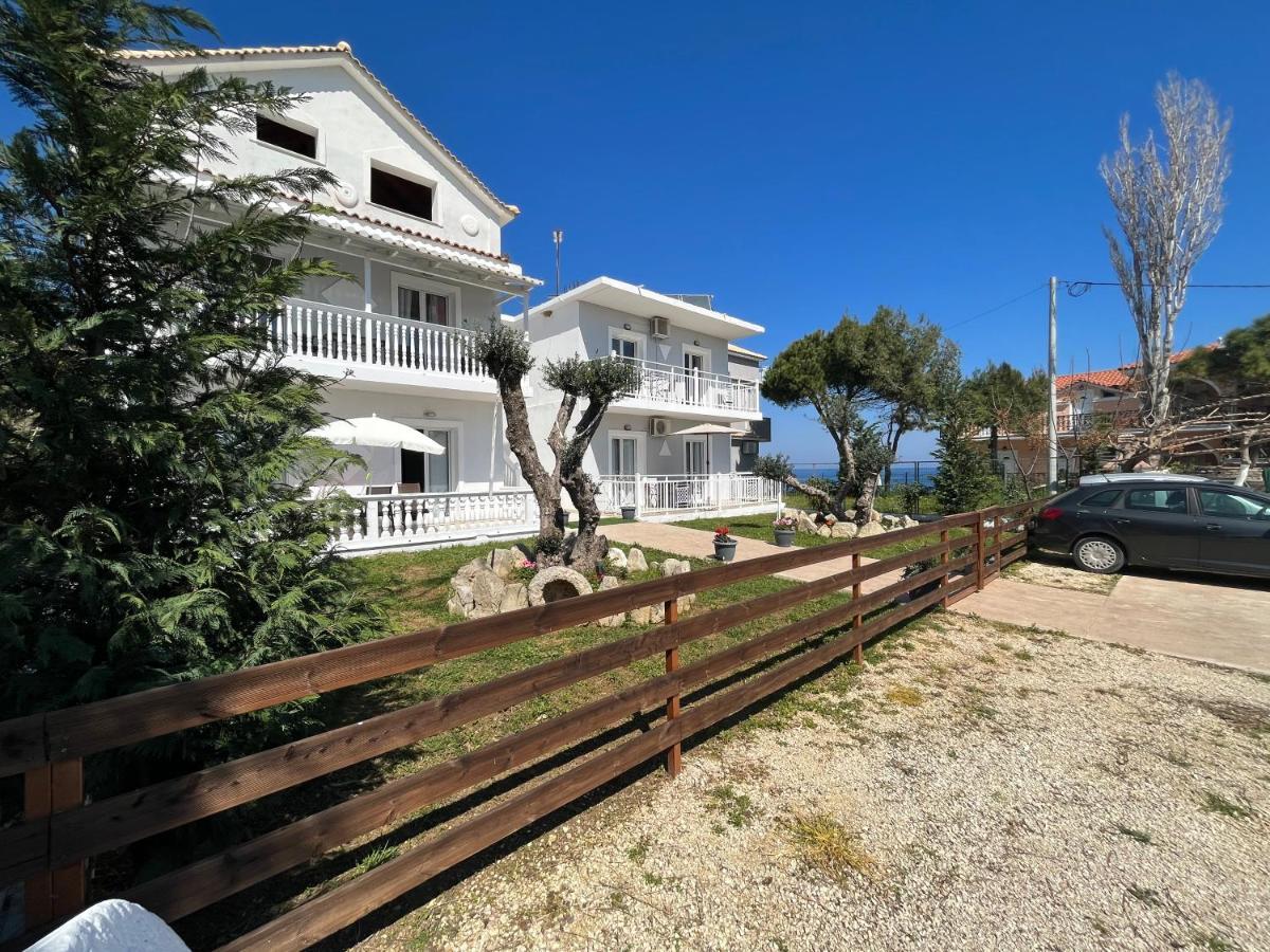 Villa Antonis Deluxe Apartments 阿莫迪 外观 照片