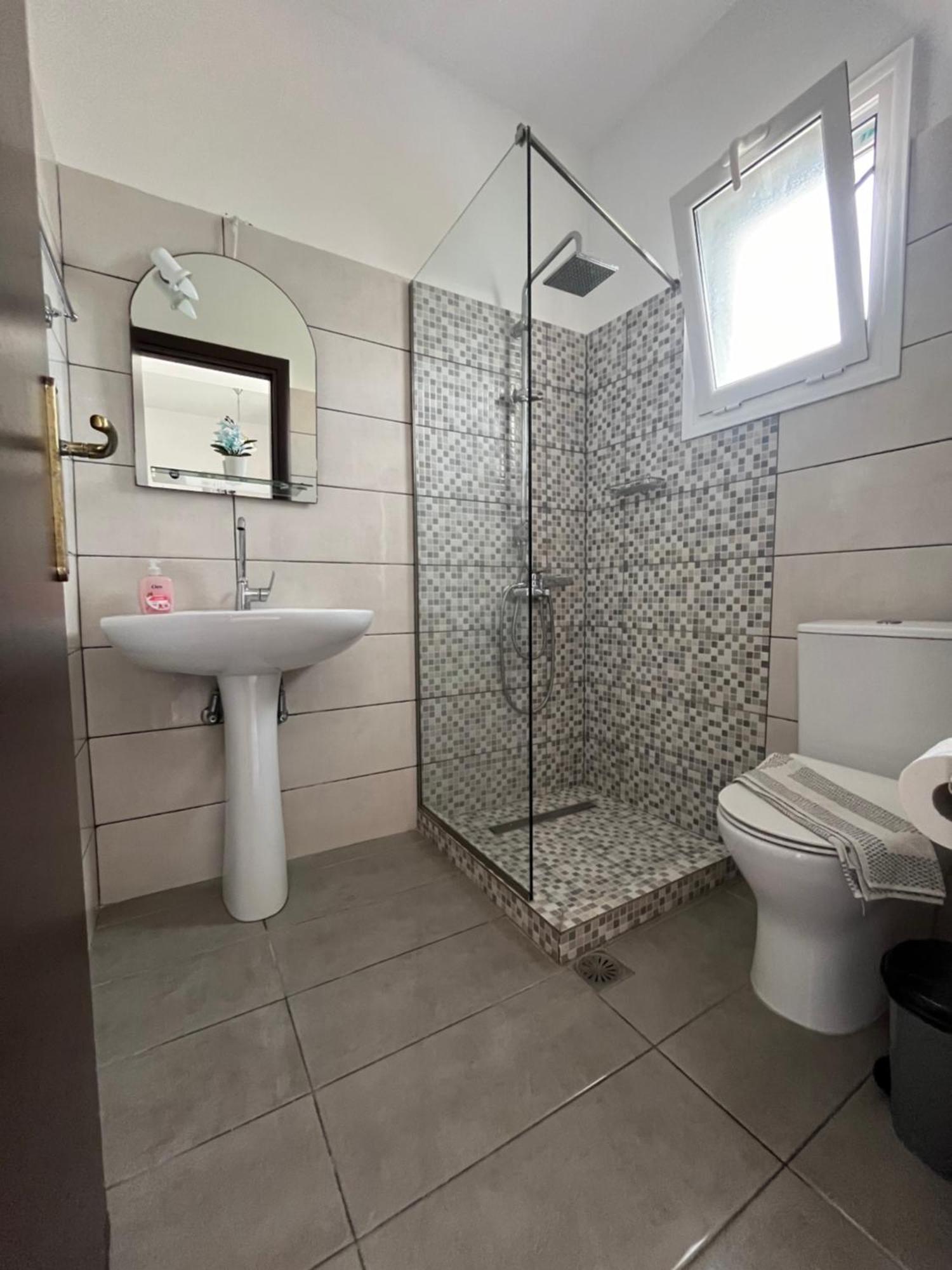Villa Antonis Deluxe Apartments 阿莫迪 外观 照片