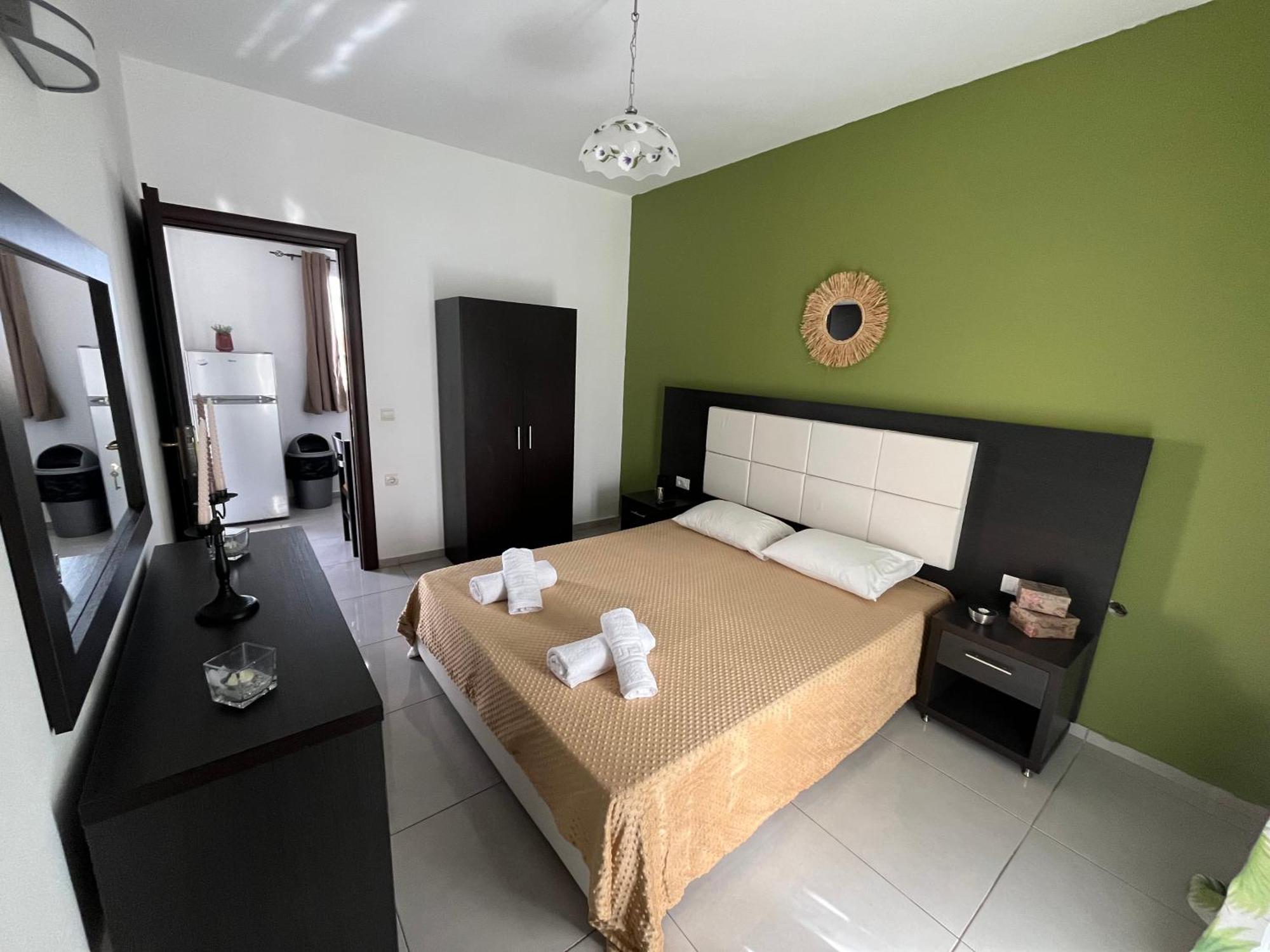 Villa Antonis Deluxe Apartments 阿莫迪 外观 照片