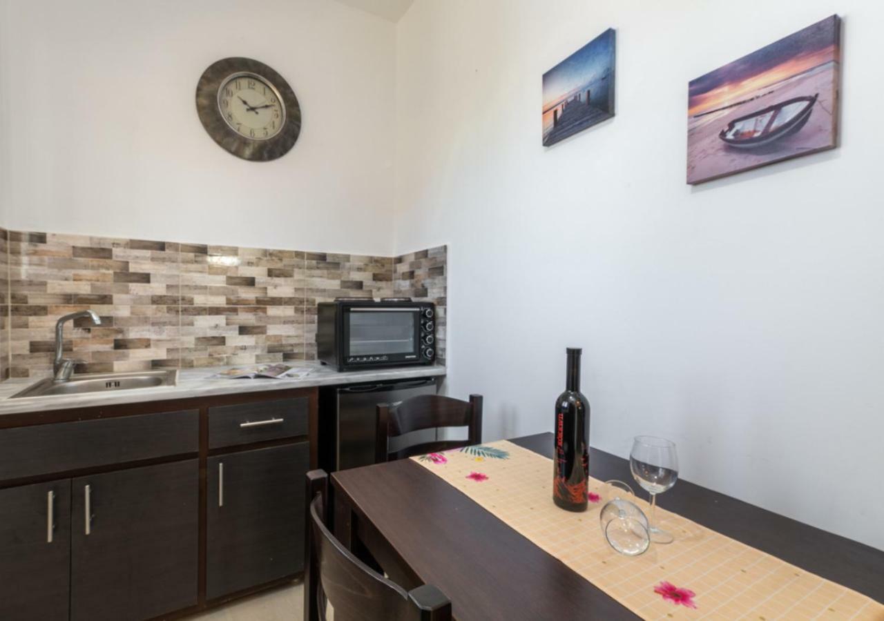 Villa Antonis Deluxe Apartments 阿莫迪 外观 照片
