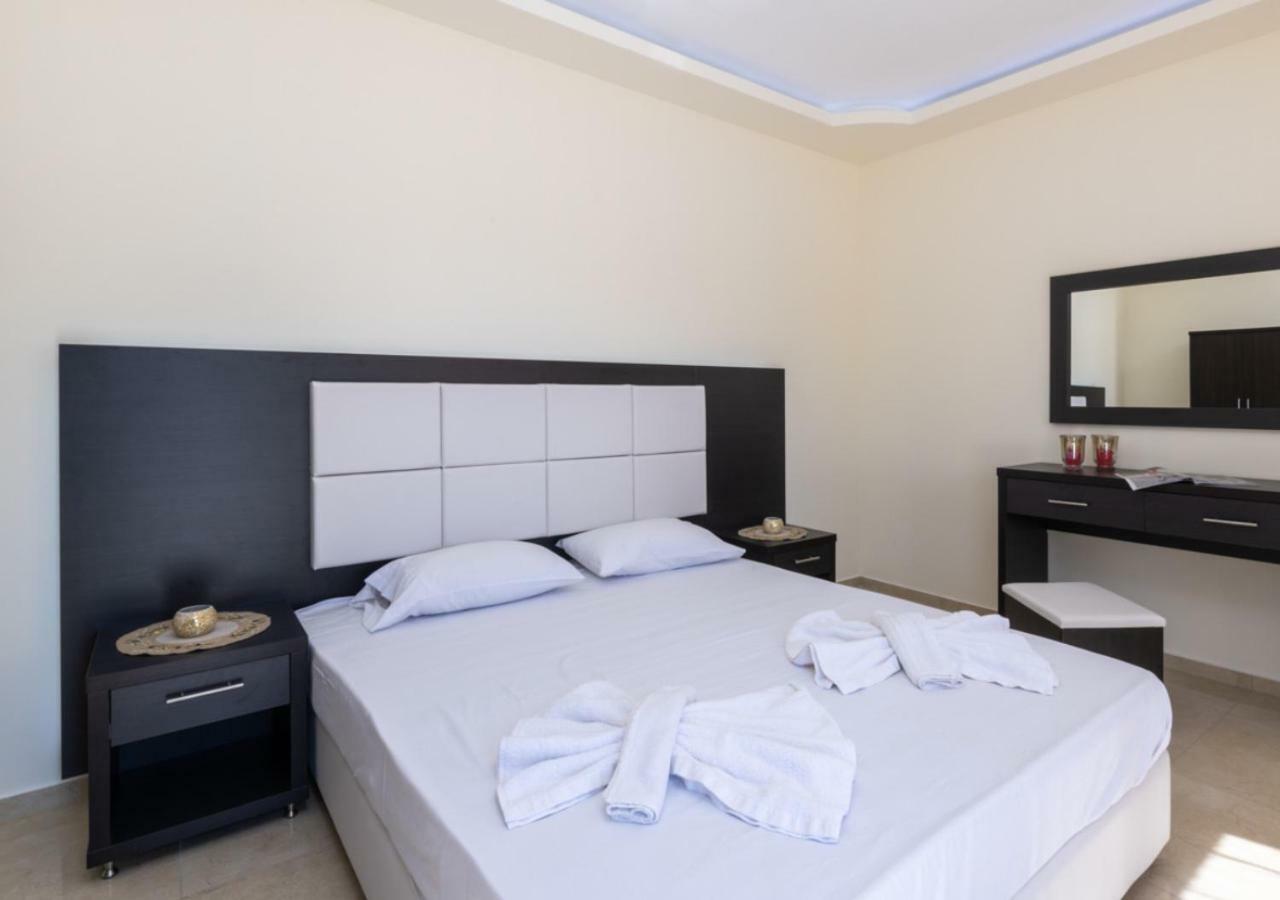 Villa Antonis Deluxe Apartments 阿莫迪 外观 照片
