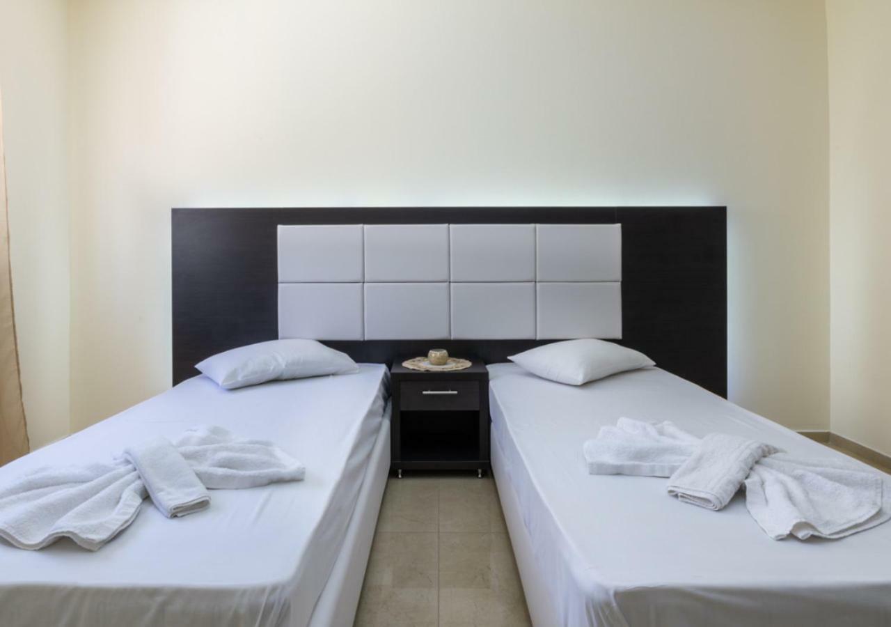 Villa Antonis Deluxe Apartments 阿莫迪 外观 照片